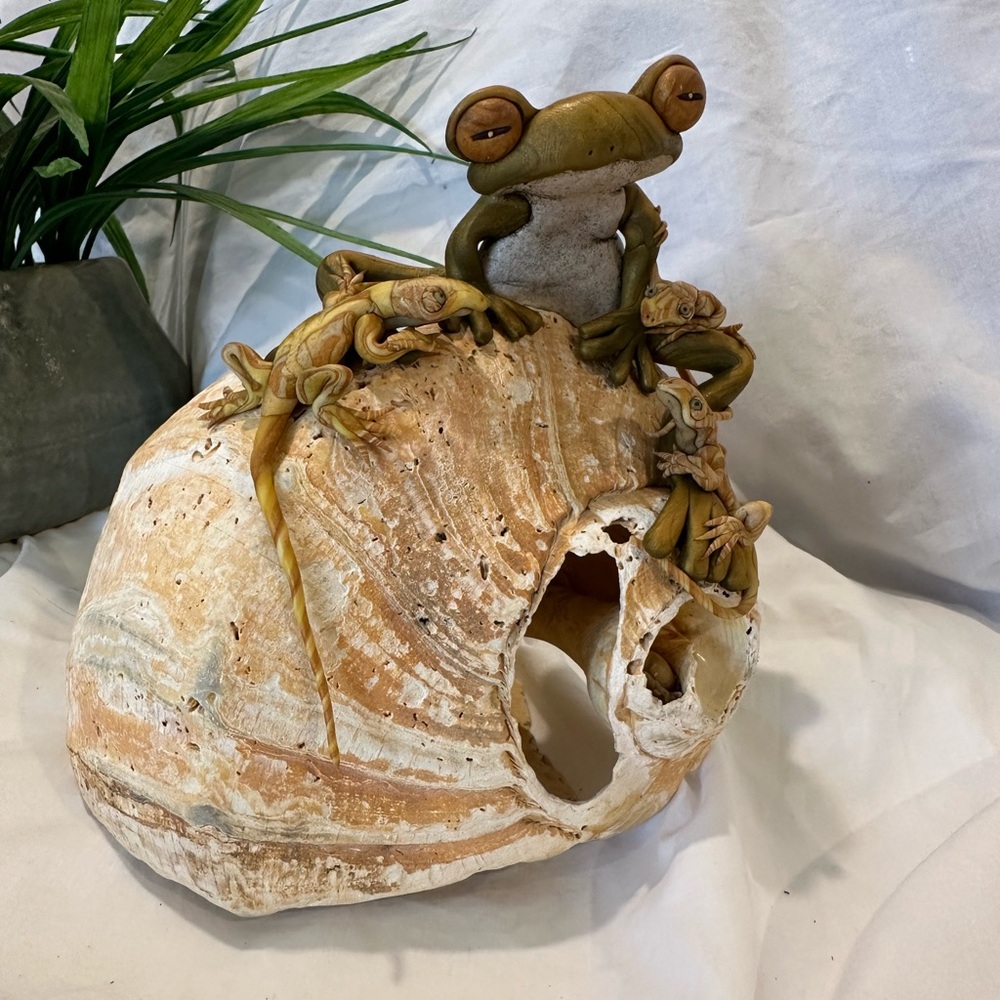 FROG & LIZARDS On Conch Shell Seashell art sculpture beach & shell decor